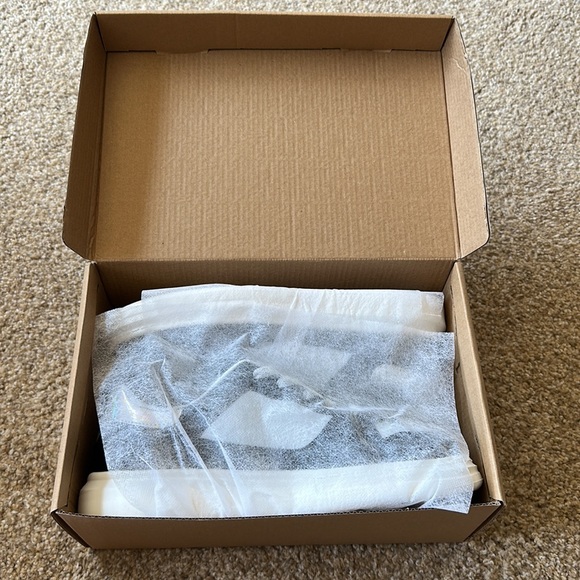 Black and White Ladies Sneakers Tennis Shoes EU Size 41 US Size 10 NWT - Picture 9 of 9